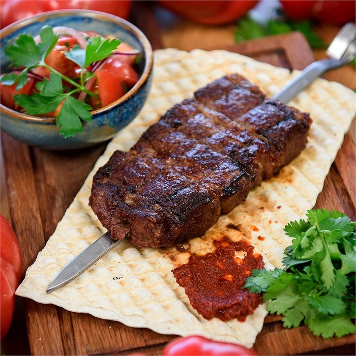 Шашлык слоеный "Наполеон" с салатом и аджикой 1008507