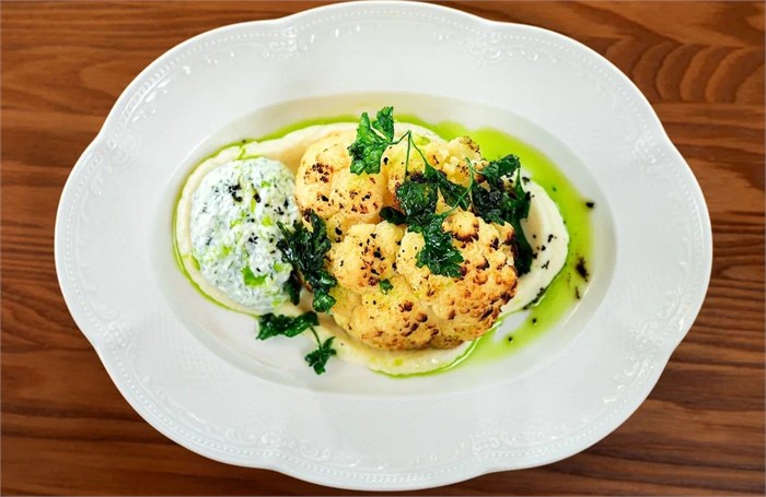 Цветная капуста с дзадзики и трюфельным маслом 3021