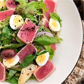 «Нисуаз» с тунцом, анчоусами и сезонными овощами 1007935