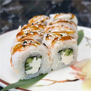 Ролл с креветкой, огурцом, и соусом унаги-трюфель 1010332