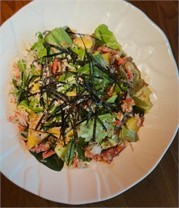 Большой салат с крабом,манго,авокадо и дрессингом из васаби 3037