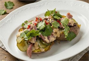 Картофель,запеченный целиком с ростбифом и соусом из грибов 3049